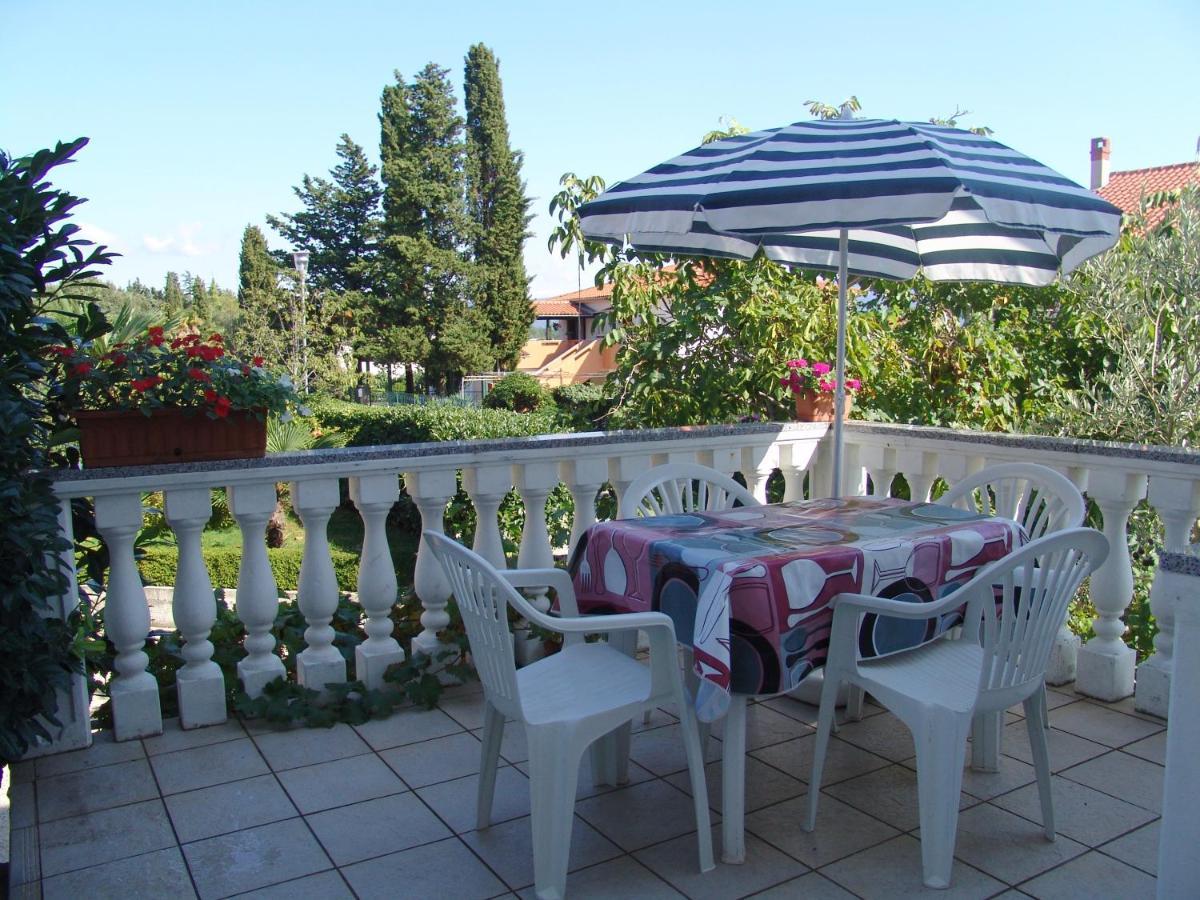 Apartments Bozica Krk Town Exteriör bild